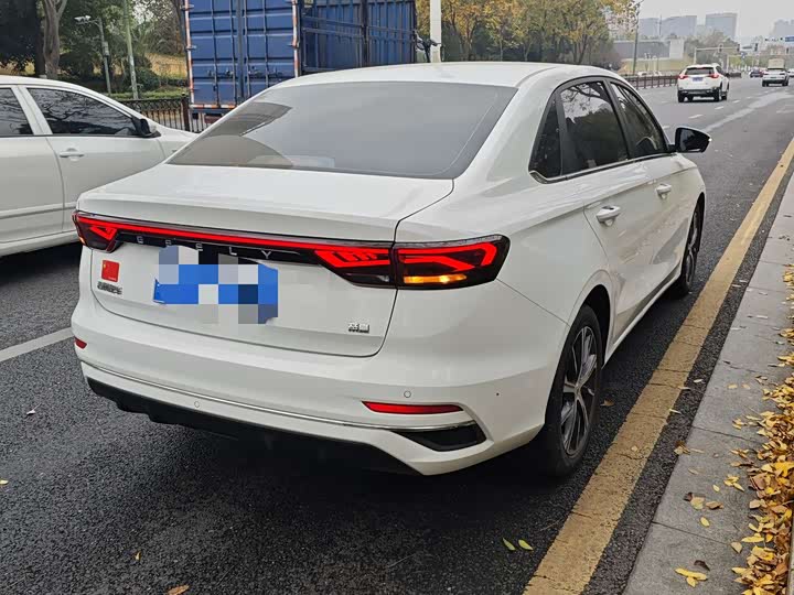 Фото 7 - Geely Emgrand