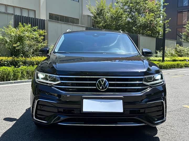 Фото 2 - Volkswagen Tiguan L Pro