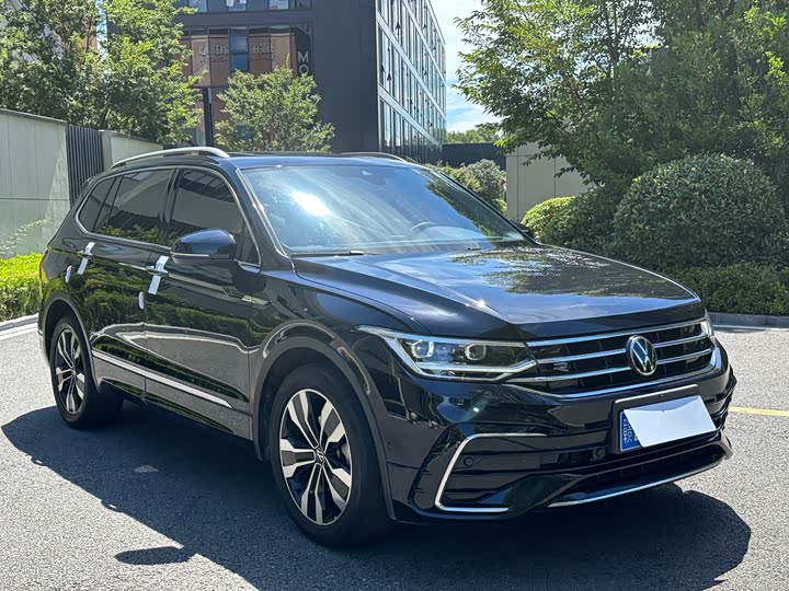 Фото 3 - Volkswagen Tiguan L Pro