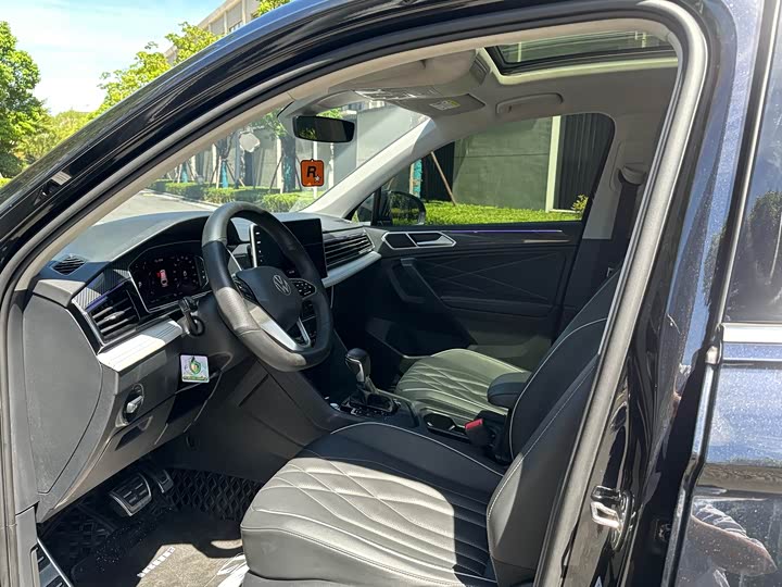 Фото 4 - Volkswagen Tiguan L Pro