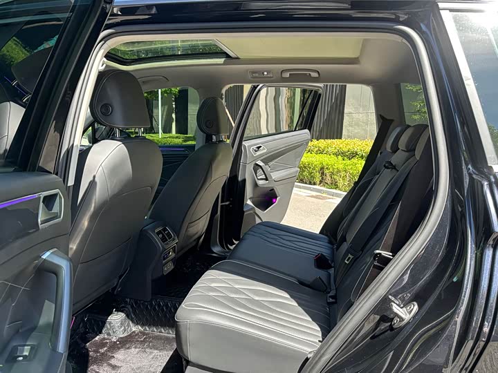 Фото 8 - Volkswagen Tiguan L Pro