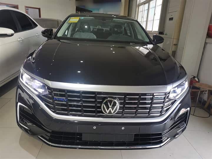 Фото 3 - Volkswagen Passat Hybrid