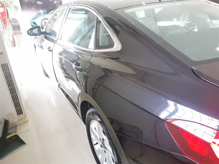 Фото 5 - Volkswagen Passat Hybrid