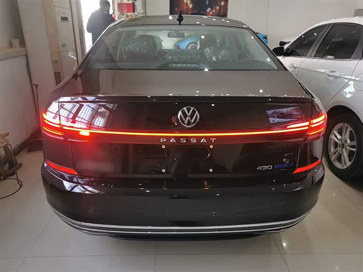 Фото 6 - Volkswagen Passat Hybrid