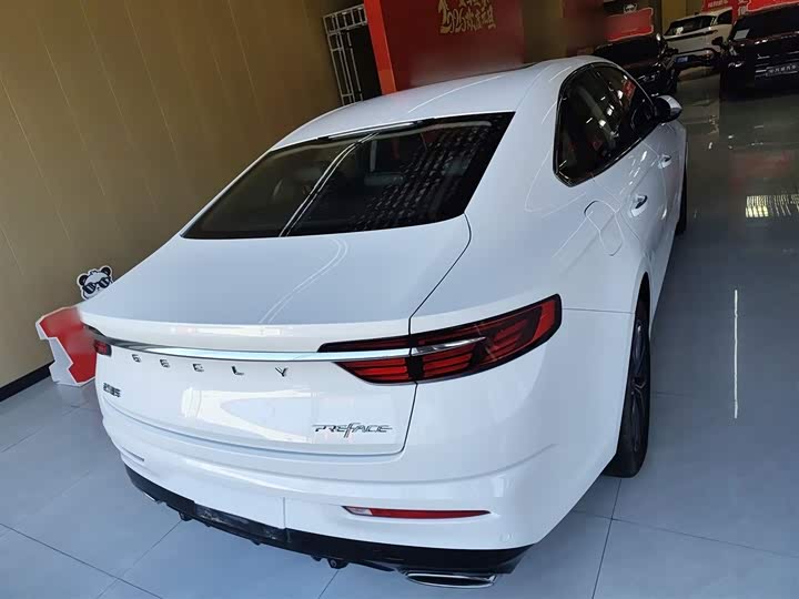 Фото 6 - Geely Preface