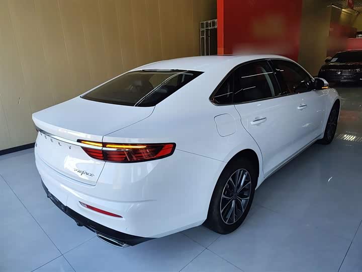 Фото 7 - Geely Preface