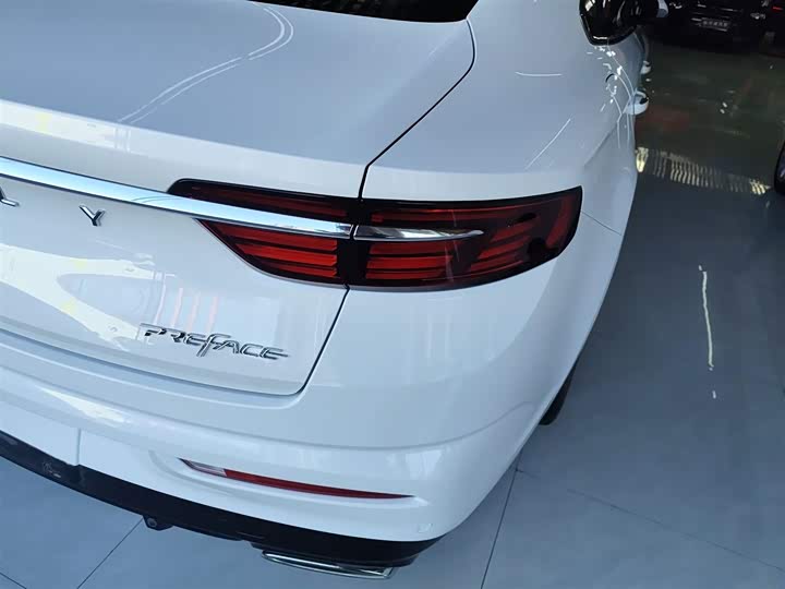 Фото 8 - Geely Preface