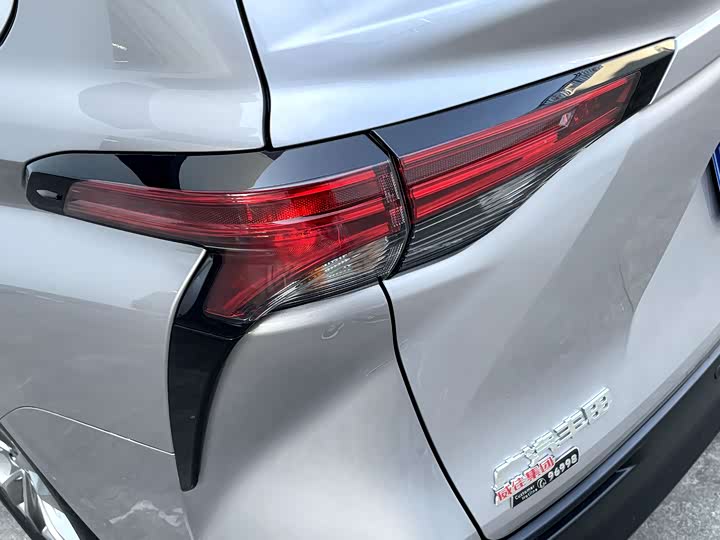 Фото 7 - Toyota Sienna