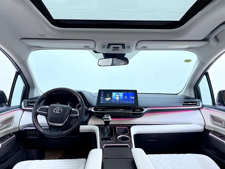 Фото 9 - Toyota Sienna