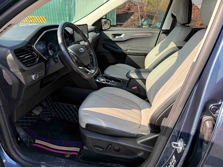 Фото 4 - Ford Escape