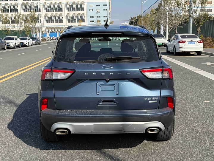 Фото 8 - Ford Escape