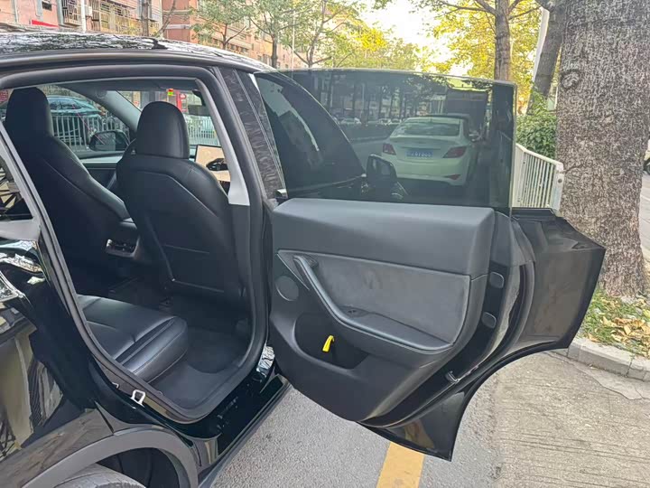 Фото 8 - Tesla Model Y