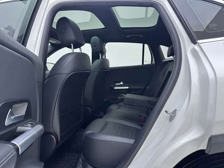 Фото 9 - Mercedes-Benz GLA-Class