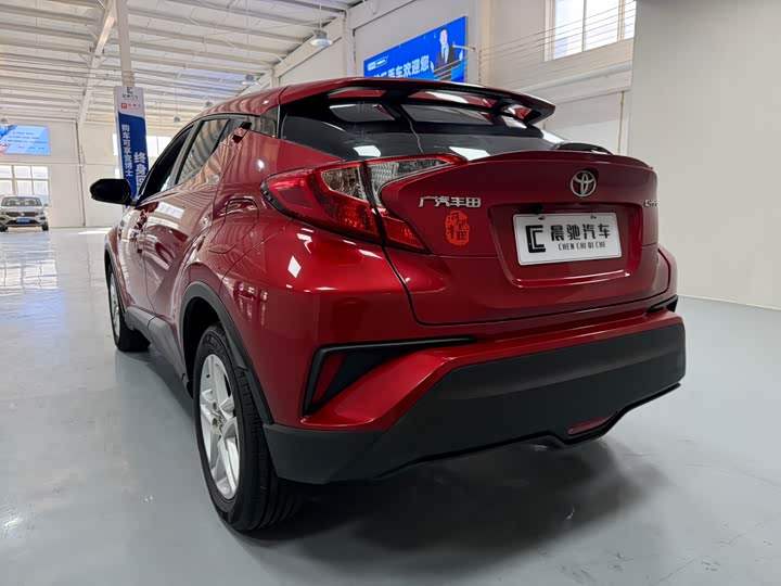 Фото 6 - Toyota C-HR