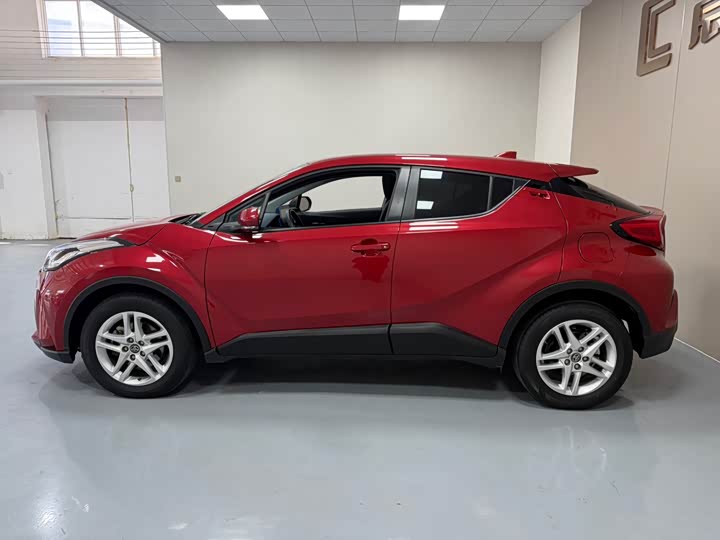 Фото 7 - Toyota C-HR