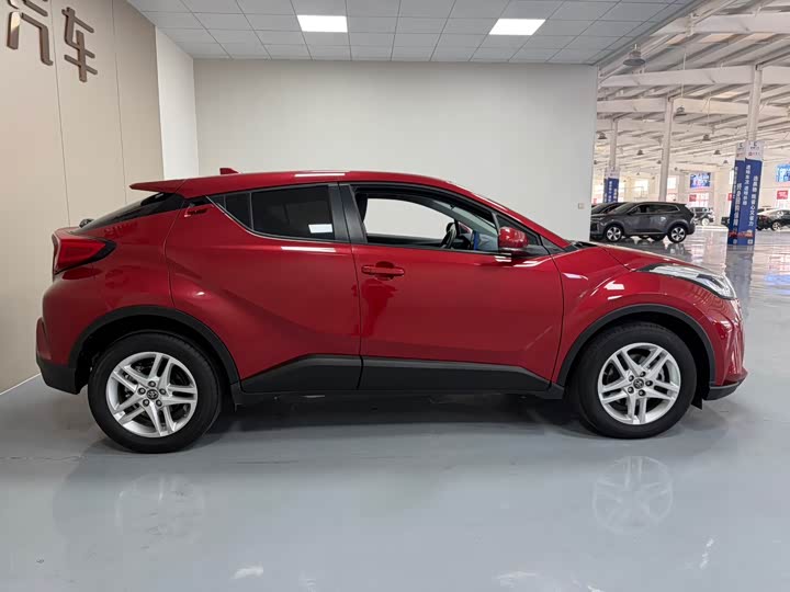 Фото 8 - Toyota C-HR