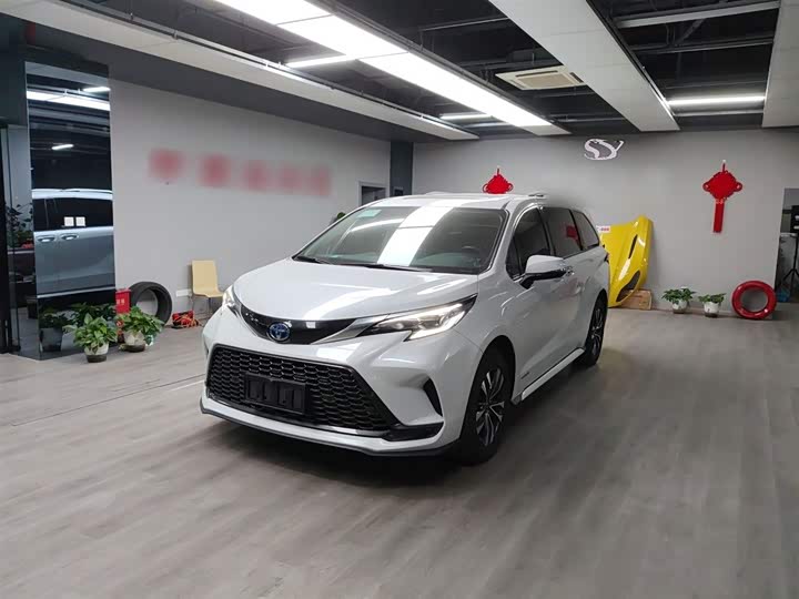 Фото 2 - Toyota Granvia