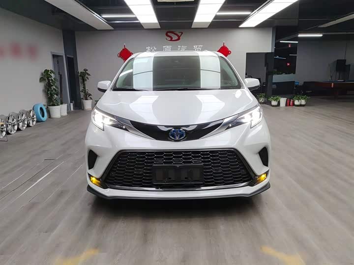 Фото 3 - Toyota Granvia