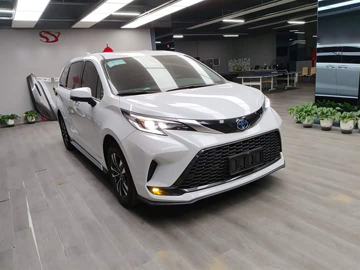 Фото 4 - Toyota Granvia