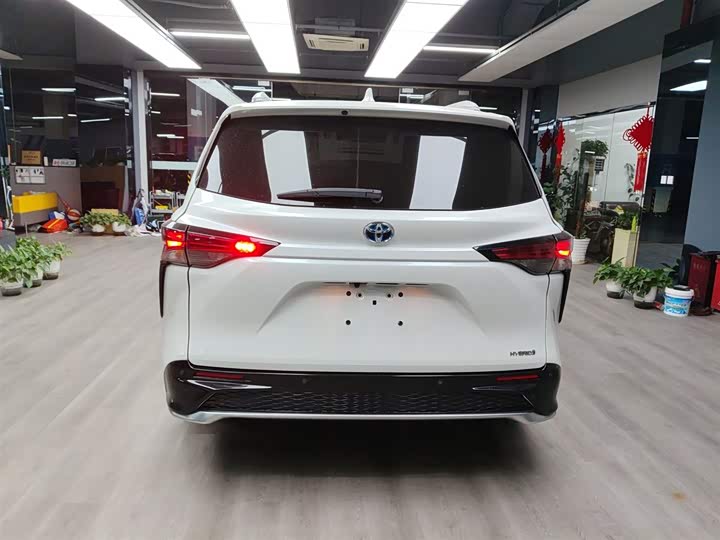 Фото 6 - Toyota Granvia