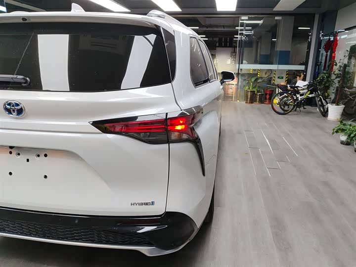 Фото 8 - Toyota Granvia