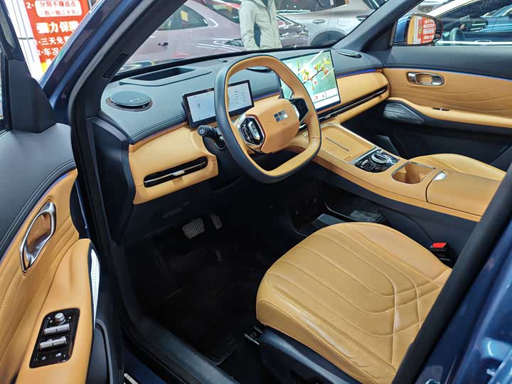 Фото 2 - Geely Galaxy Starship 7