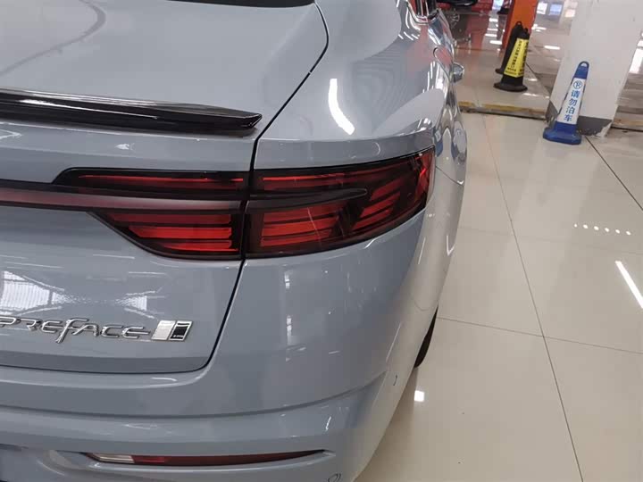 Фото 8 - Geely Preface