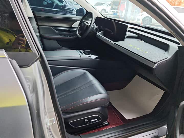 Фото 8 - XPeng P7