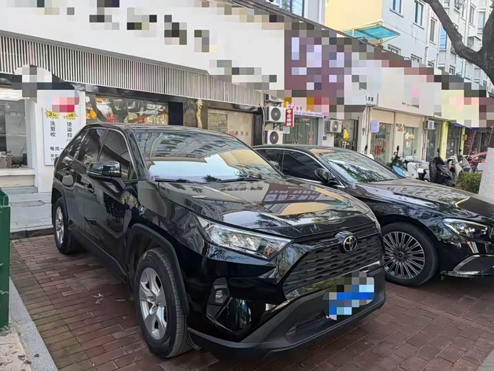 Фото 2 - Toyota RAV4