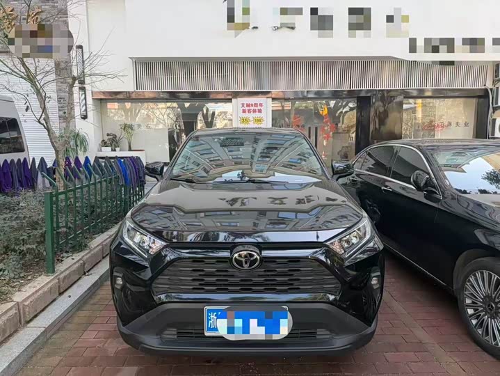 Фото 3 - Toyota RAV4