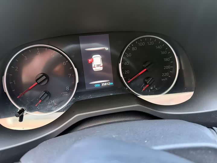 Фото 9 - Toyota RAV4