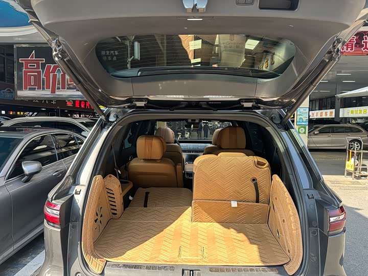 Фото 7 - LiXiang One