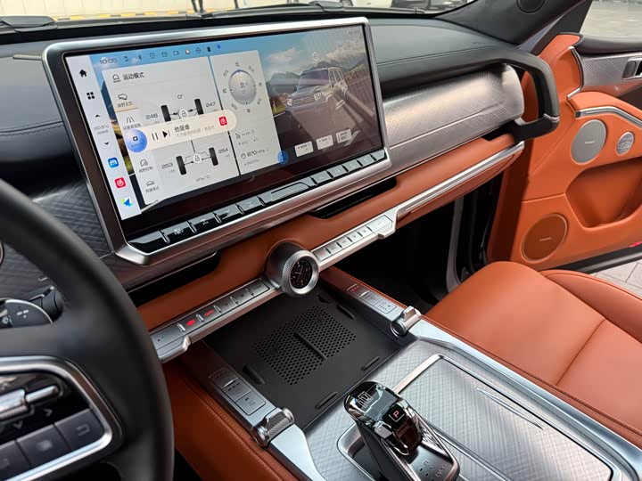 Фото 8 - Tank 700 Hybrid