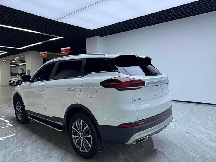 Фото 7 - Geely Atlas