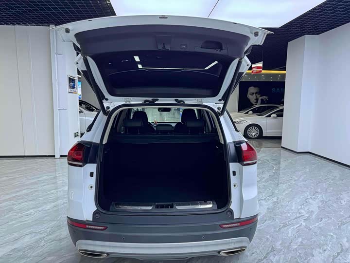 Фото 8 - Geely Atlas