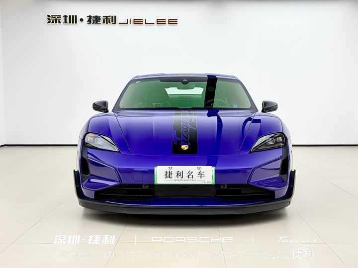 Фото 2 - Porsche Taycan