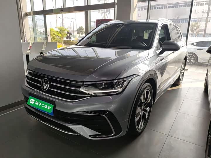 Фото 2 - Volkswagen Tiguan L Pro