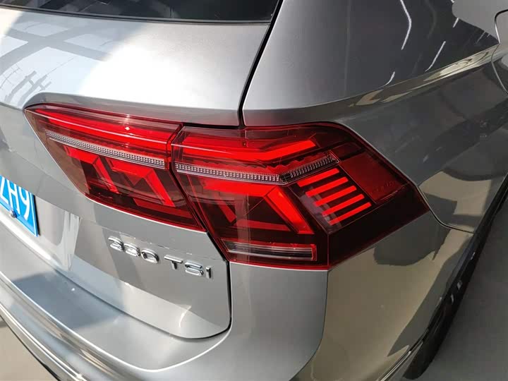 Фото 8 - Volkswagen Tiguan L Pro