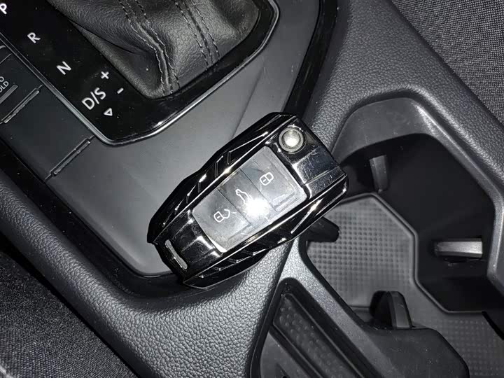 Фото 9 - Volkswagen Tiguan L Pro