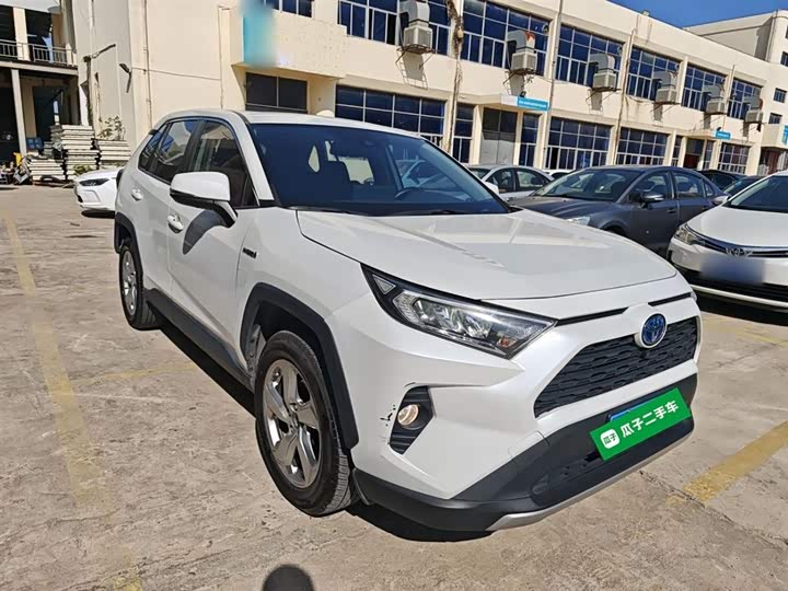 Фото 4 - Toyota RAV4