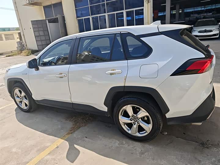 Фото 5 - Toyota RAV4