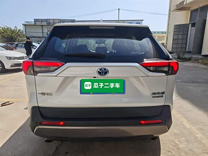 Фото 6 - Toyota RAV4