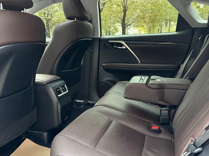 Фото 3 - Lexus RX