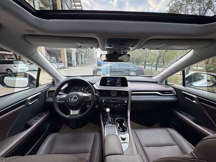 Фото 4 - Lexus RX