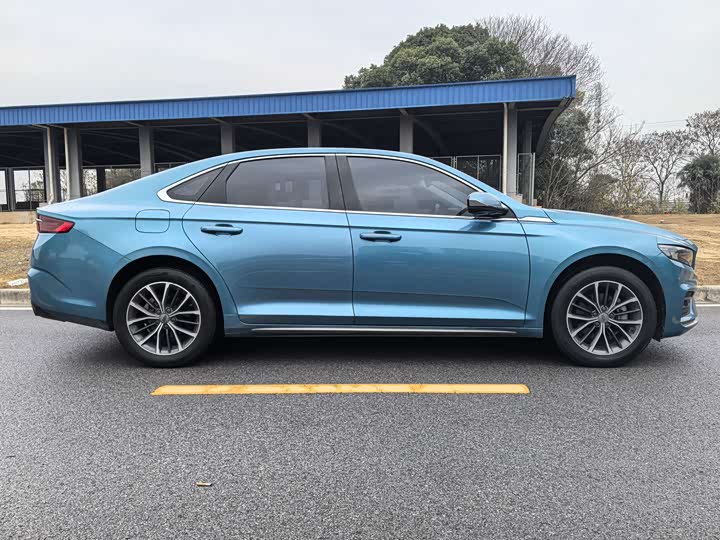 Фото 4 - Geely Preface