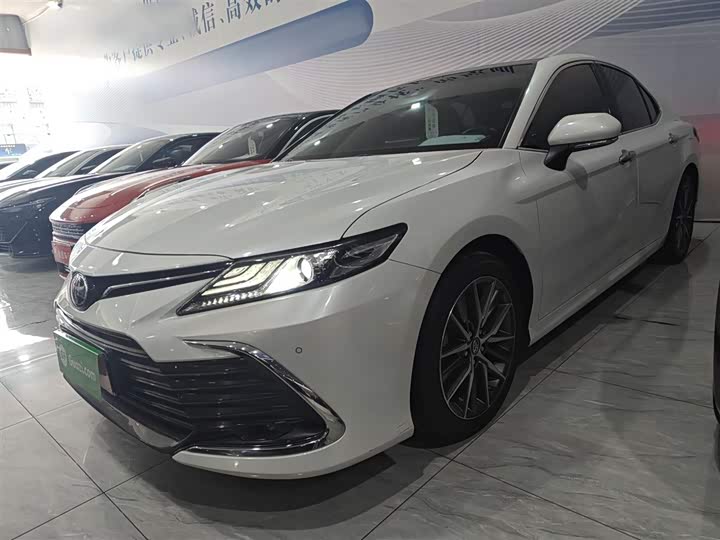 Фото 1 - Toyota Camry