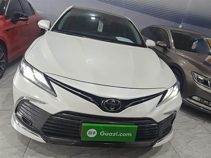 Фото 3 - Toyota Camry