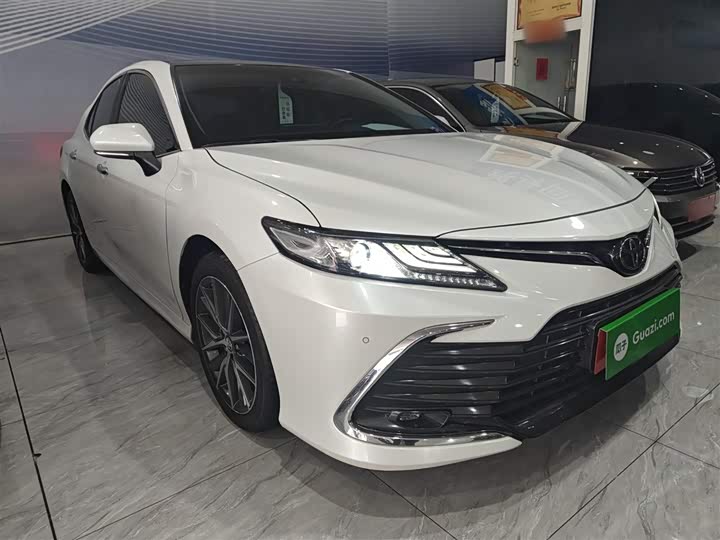 Фото 4 - Toyota Camry