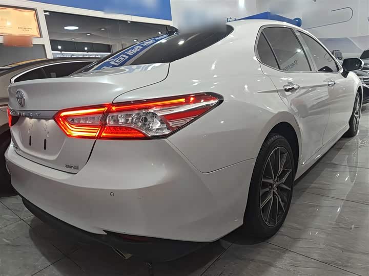 Фото 7 - Toyota Camry