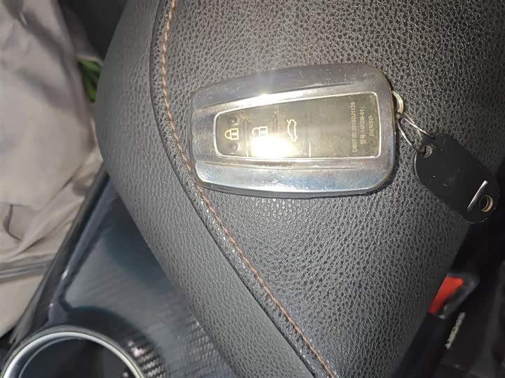 Фото 9 - Toyota Camry